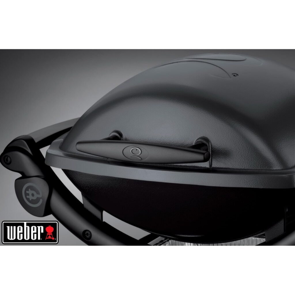 Parrilla Weber moderna y cerrada.