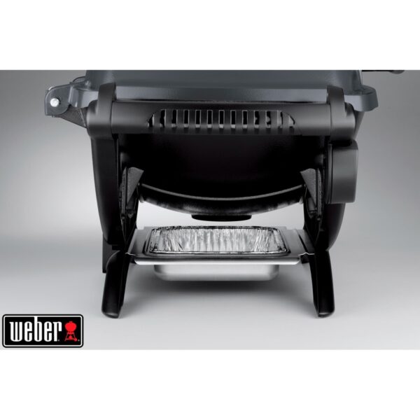 Barbacoa portátil Weber con bandeja de aluminio.