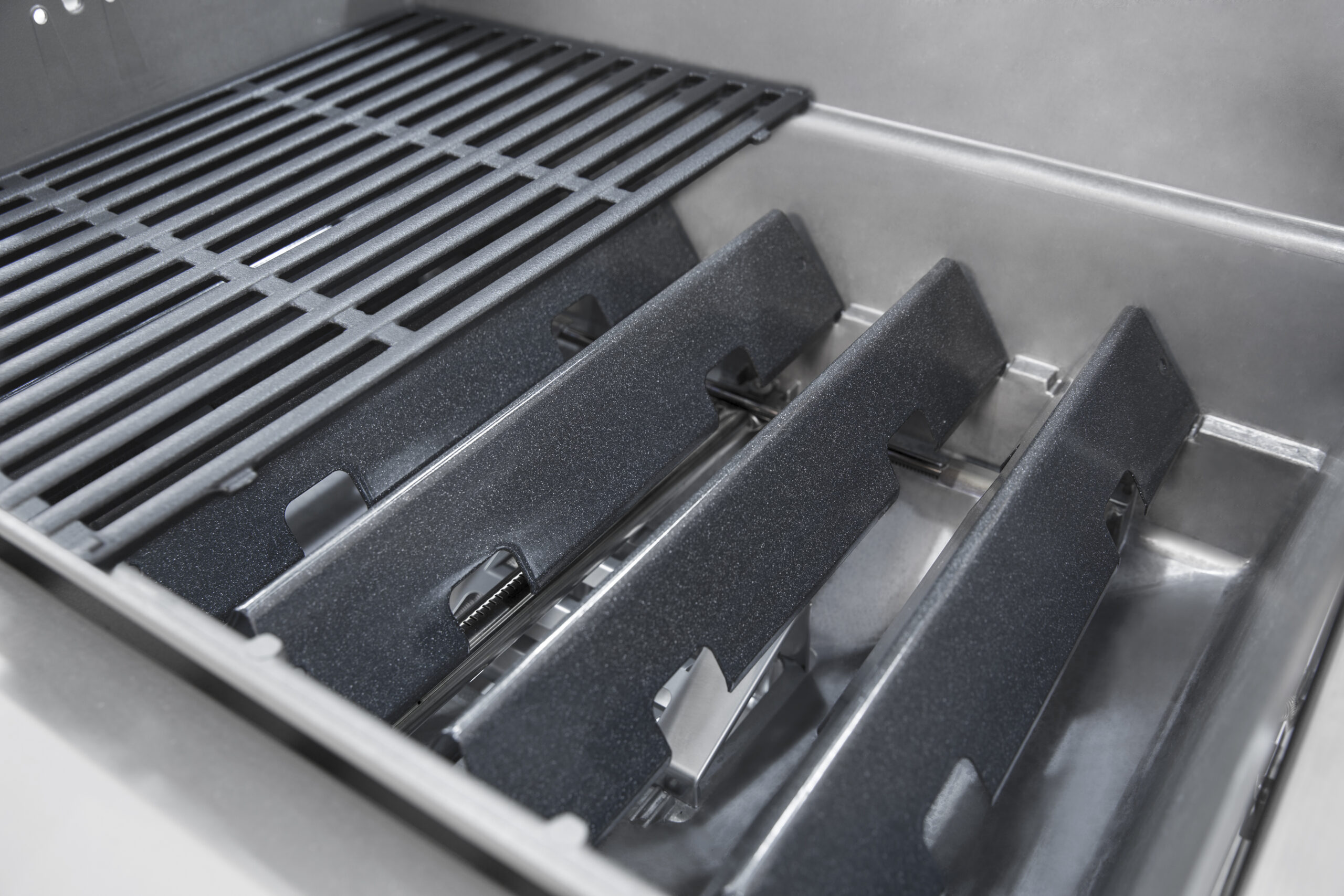 Interior de una parrilla de gas moderna.