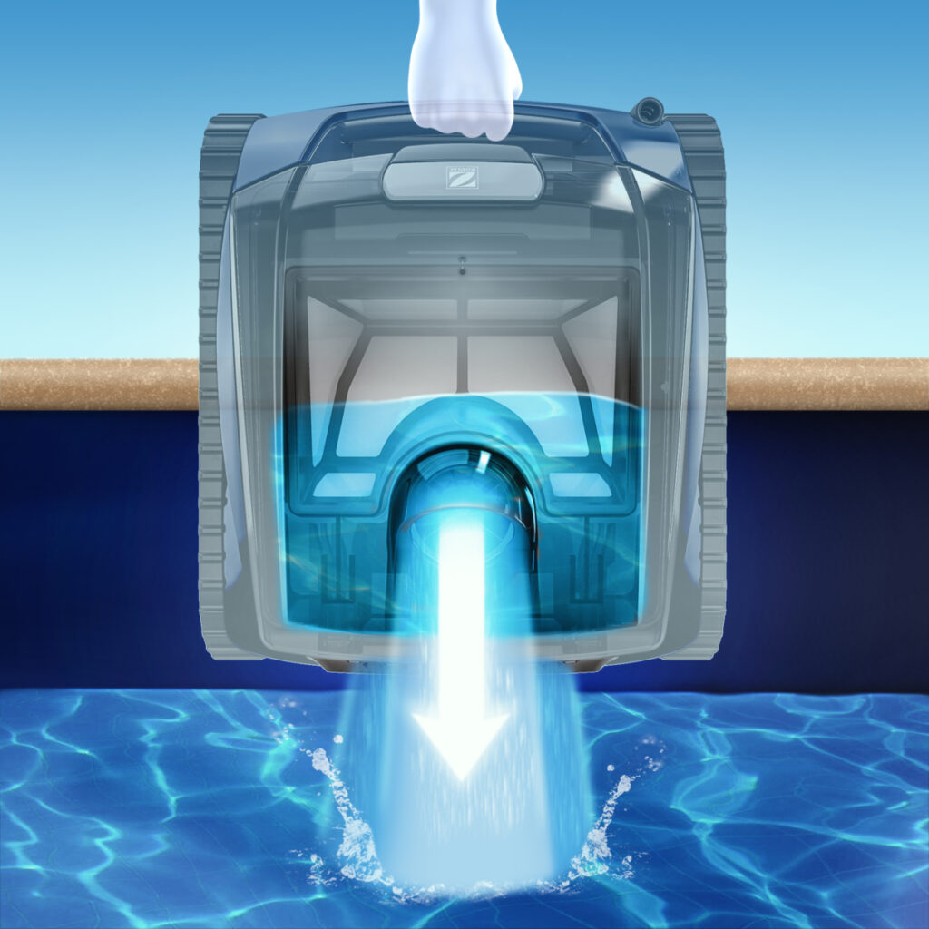 Robot limpia piscinas sumergido, emitiendo chorro de agua.