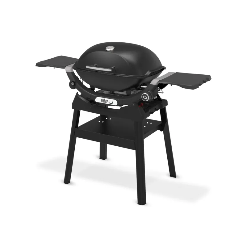 Barbacoa portátil negra sobre patas metálicas