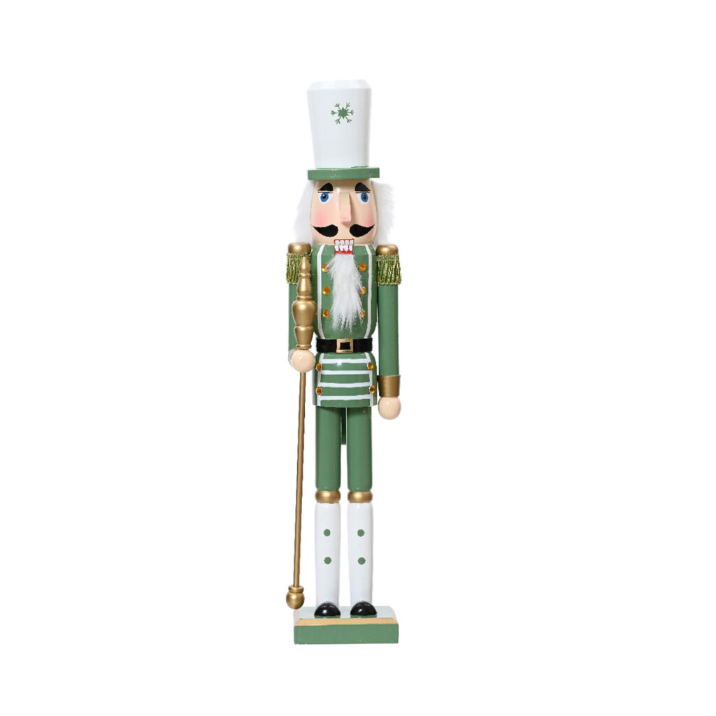 Cascanueces verde con bastón y sombrero blanco