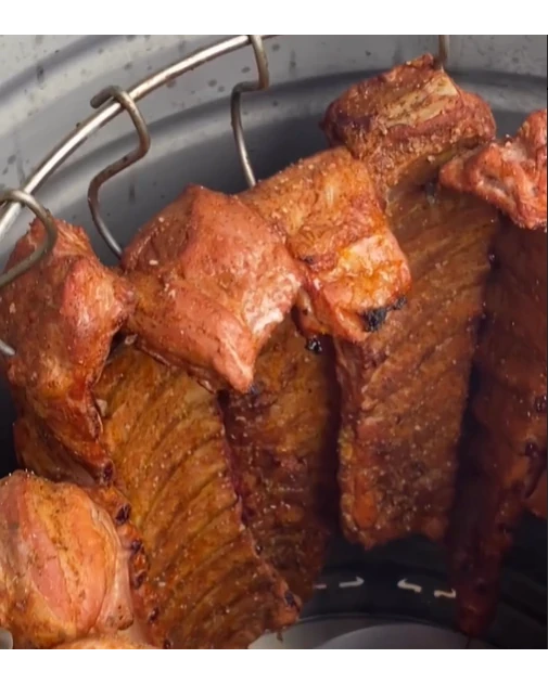 Costillas asadas en ahumador vertical