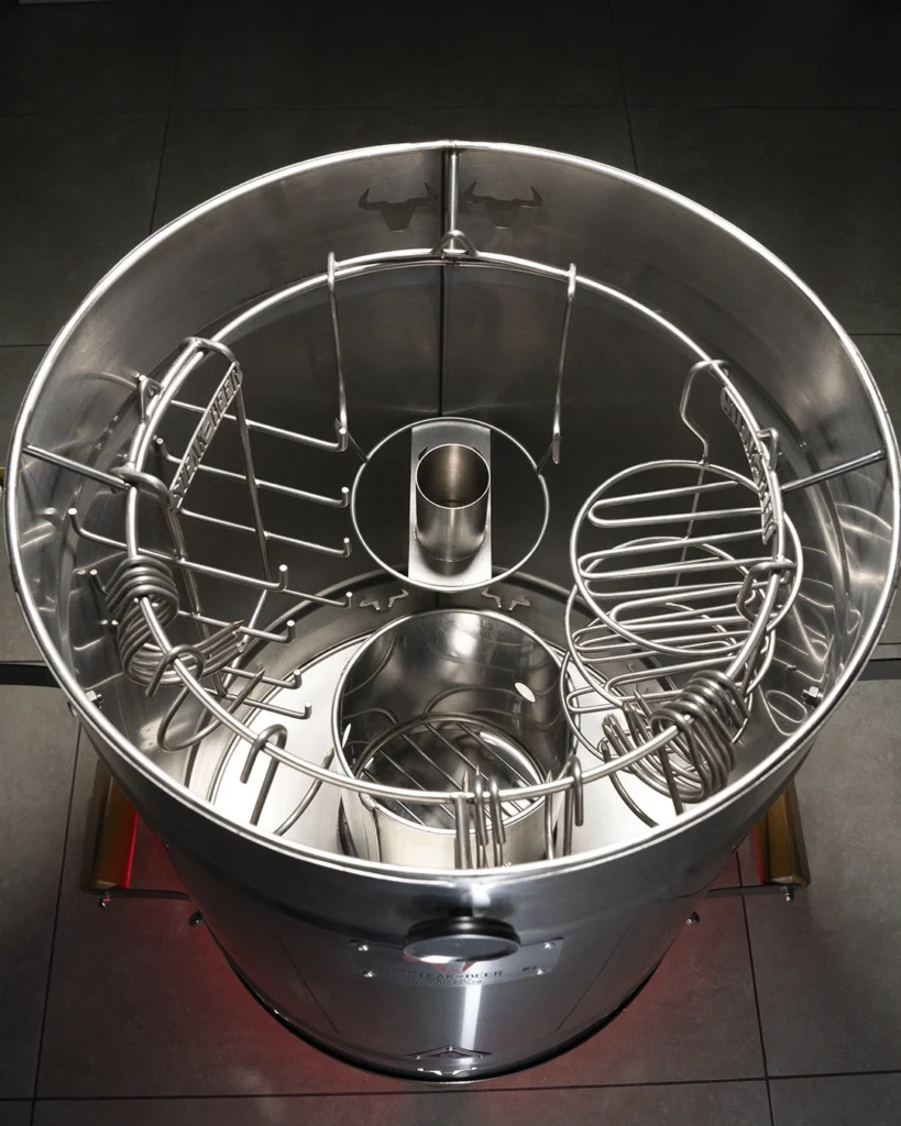 Freidora de acero inoxidable vista desde arriba.