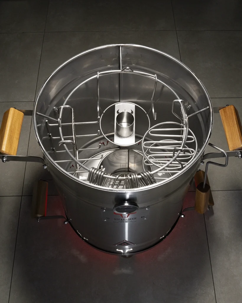 Interior de asador de acero inoxidable moderno.