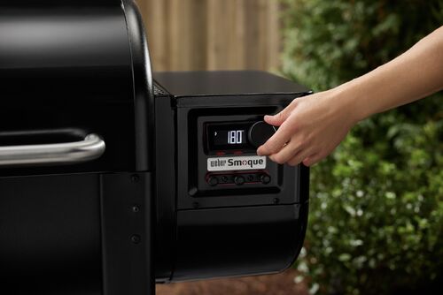 Persona ajustando parrilla digital a 180 grados