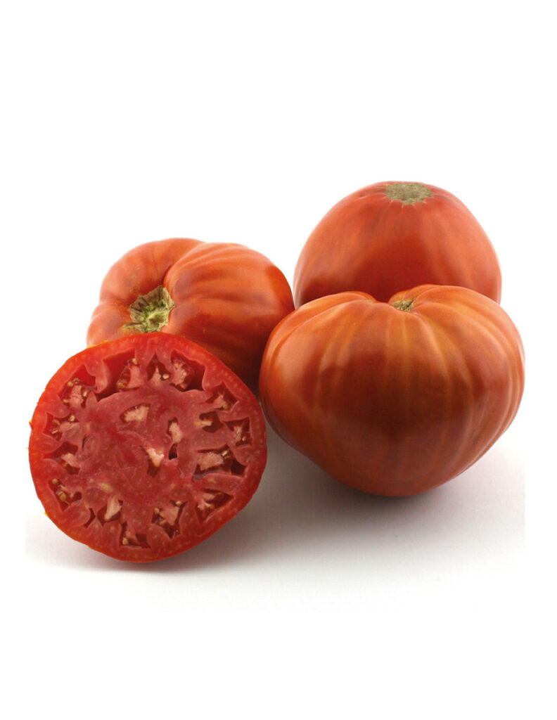 Tomates grandes maduros, uno cortado por la mitad
