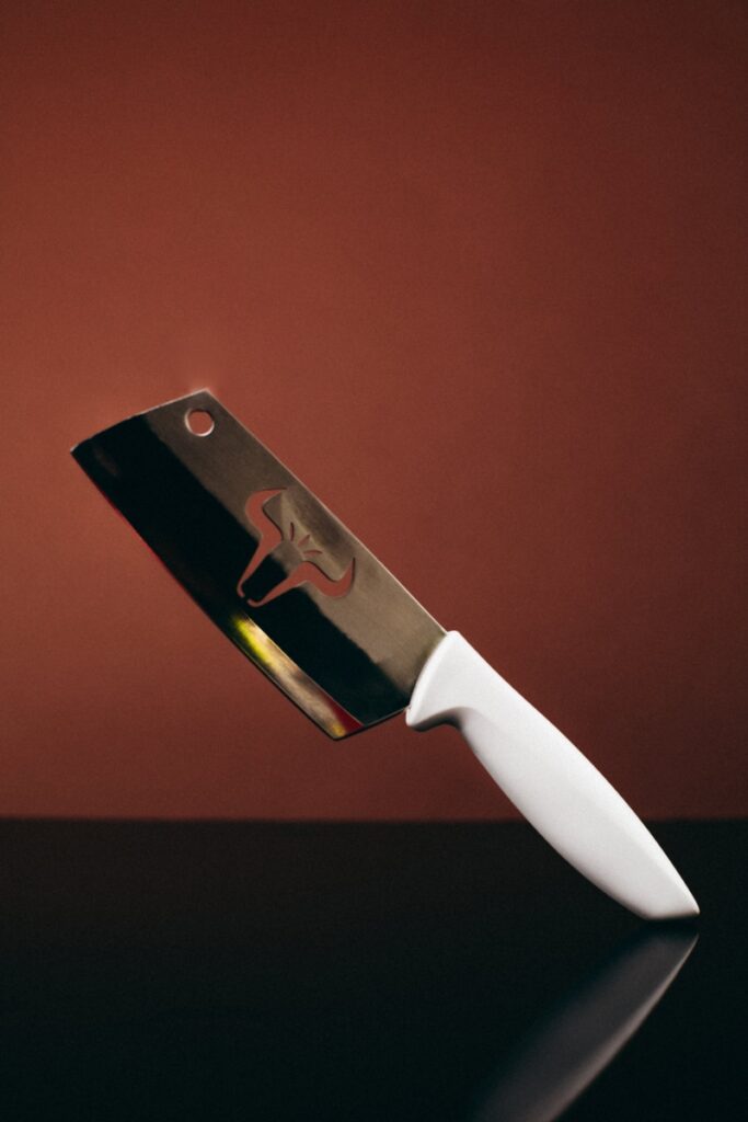 Cuchilla de carnicero con mango blanco