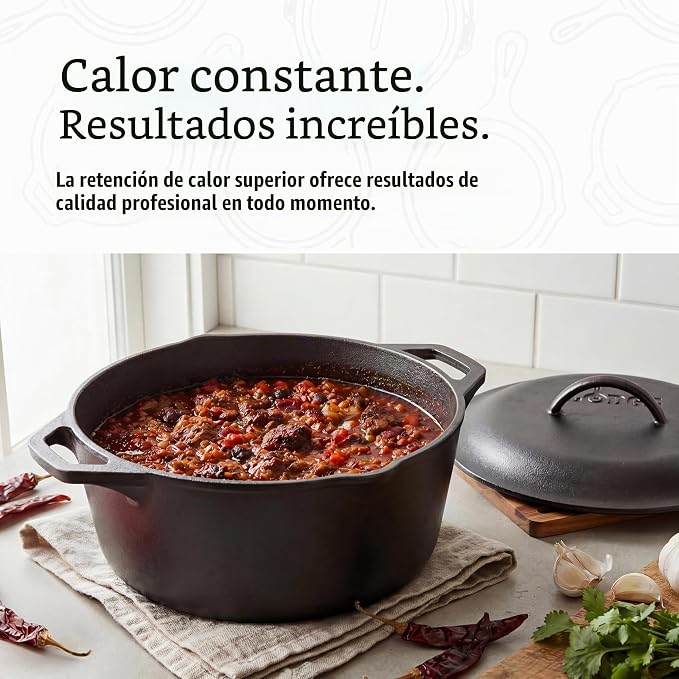 Olla de hierro con guiso caliente