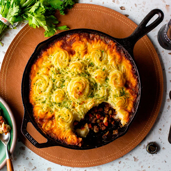 Pastel de carne gratinado en sartén de hierro